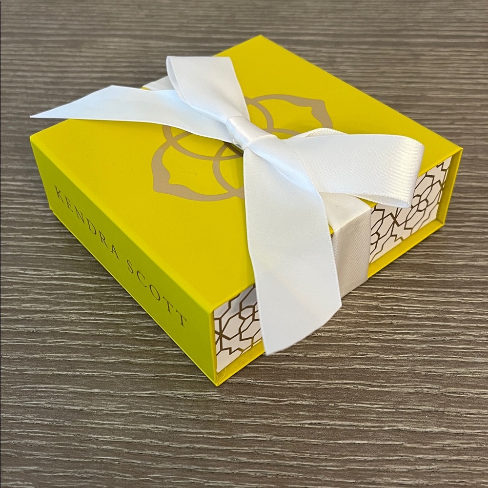 Kendra Scott Gift Box, Bow, & Jewelry Pouch